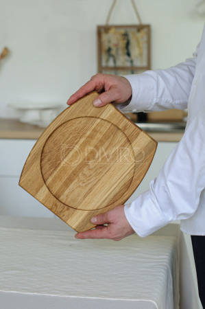 Доска-подставка для подачи сковороды, дуб 26×23 см от мастерской DIVIRO